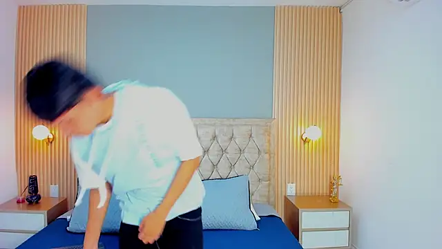 Maxii18  online show from January 10, 2026, 2:51 am