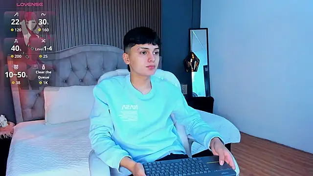 Maxii18  online show from October 28, 2025, 1:54 pm