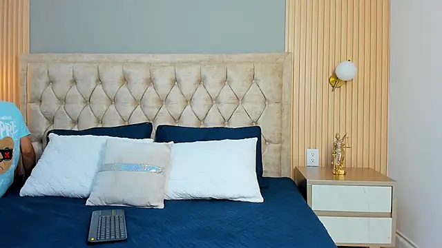 Maxii18  online show from January 15, 2026, 2:37 am