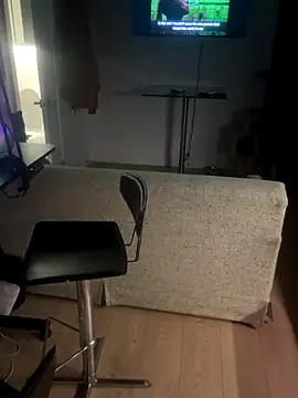 elliepixie online show from November 5, 2025, 4:26 am