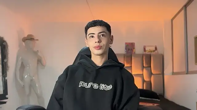 Snapshot of Sebastian_Reed chatting on March 2, 2026, 5:08 am Sebastian Reed online show from March 2, 2026, 5:08 am