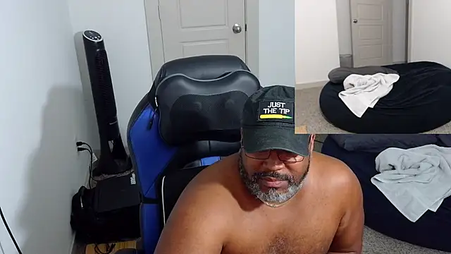 SplendaDaddy50 online show from October 24, 2025, 1:37 am