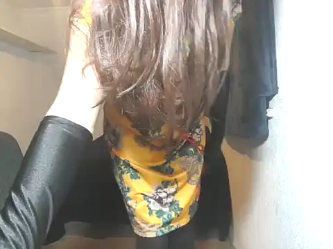 Aromaloveqq online show from November 14, 2025, 1:59 pm