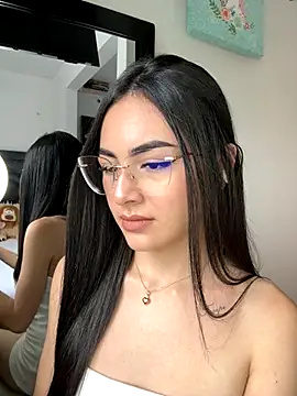 IslaCole online show from November 24, 2025, 9:37 pm