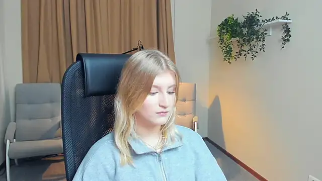 Snapshot of LisaRais chatting on October 25, 2025, 9:30 am LisaRais online show from October 25, 2025, 9:30 am