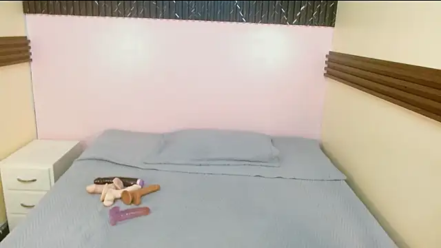 Emma Kiut  online show from November 24, 2025, 6:30 pm