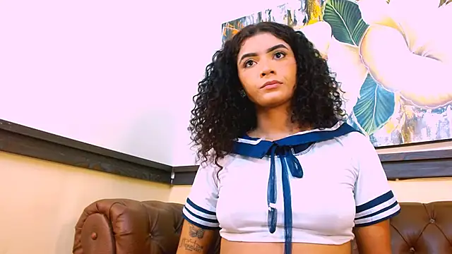 Emma Kiut  online show from November 19, 2025, 7:25 pm