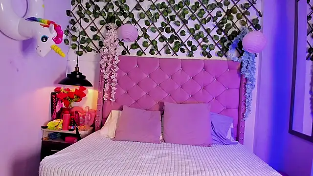 Violet-Storm- online show from October 24, 2025, 8:41 pm