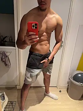 bigDickParis92 online show from April 4, 2026, 3:35 am