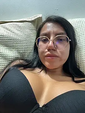 violetbunnyy1 online show from December 16, 2025, 2:49 am