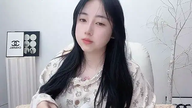 Love-hanzaizai718 online show from November 18, 2025, 8:01 pm