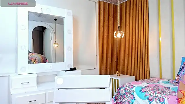 Hanna curvy  online show from October 31, 2025, 11:18 am