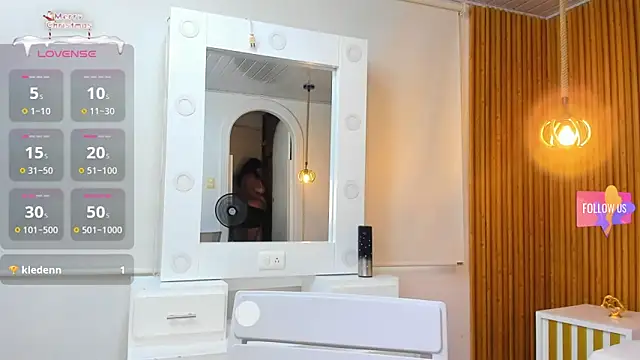 Hanna curvy  online show from November 6, 2025, 11:36 am