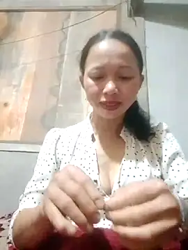 TRIEUTRIEU20 online show from November 6, 2025, 12:31 pm