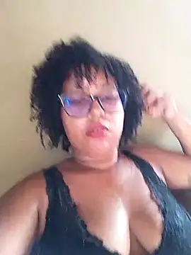 TMaya01 online show from October 26, 2025, 4:18 pm