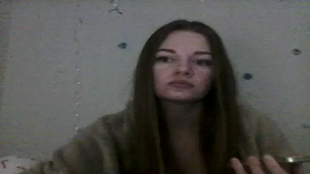 EllaMoonlight online show from November 3, 2025, 4:32 pm