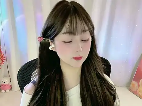 Snapshot of Clover_zizi chatting on October 29, 2025, 9:19 am Clover zizi online show from October 29, 2025, 9:19 am