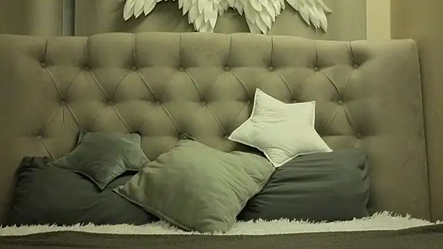 Oliver star boy  online show from April 8, 2026, 7:48 pm