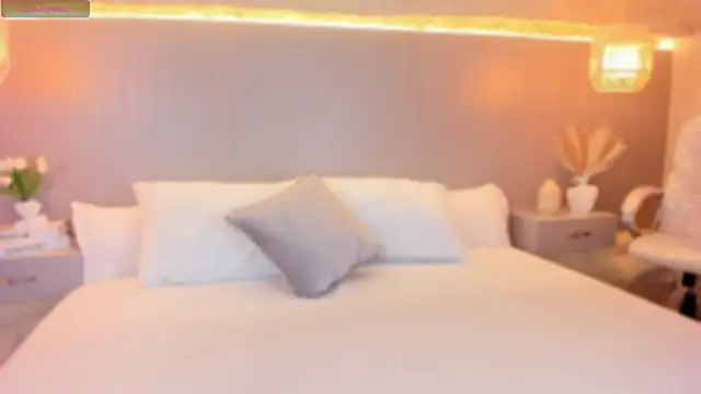 AmyColman  online show from March 5, 2026, 12:02 pm