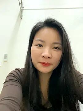 Bee Yellow00 online show from December 16, 2025, 5:22 am