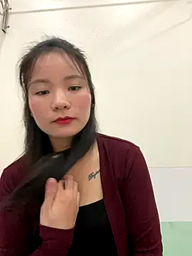 Snapshot of Bee_Yellow00 chatting on October 24, 2025, 4:55 am Bee Yellow00 online show from October 24, 2025, 4:55 am