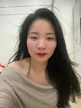 Bee Yellow00 online show from March 23, 2026, 4:34 am