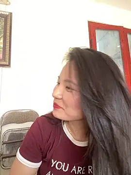 Bee Yellow00 online show from May 26, 2026, 4:10 am