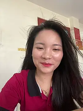 Snapshot of Bee_Yellow00 chatting on July 2, 2026, 4:40 am Bee Yellow00 online show from July 2, 2026, 4:40 am