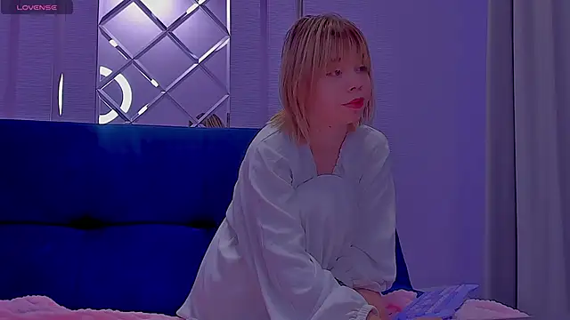 Snapshot of Milena_brilliant chatting on October 24, 2025, 10:14 am Milena brilliant online show from October 24, 2025, 10:14 am