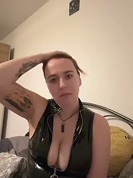 Latexaddictx  online show from November 3, 2025, 8:23 pm