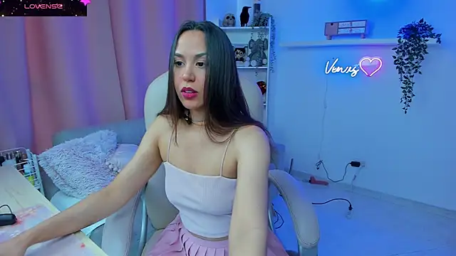 VenusIsLove  online show from September 26, 2025, 6:59 pm