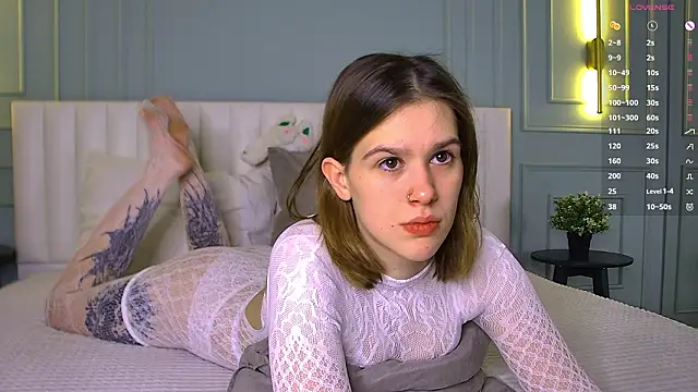 LoraPuffs online show from February 7, 2026, 4:37 pm