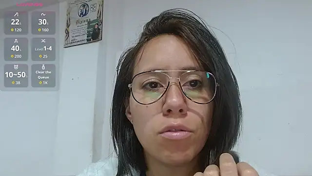 Snapshot of LunaaMorena chatting on May 26, 2026, 1:42 pm LunaaMorena online show from May 26, 2026, 1:42 pm