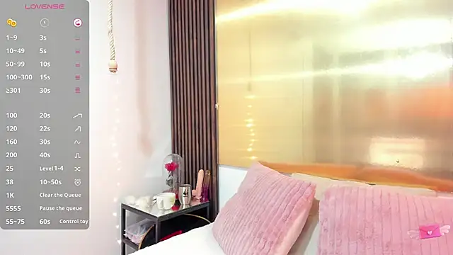 LunaaMorena online show from November 22, 2025, 1:32 pm