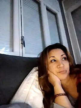 dulcessecretos online show from November 29, 2025, 11:16 pm