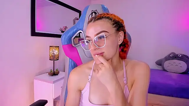 celeste blazze  online show from February 18, 2026, 4:14 pm