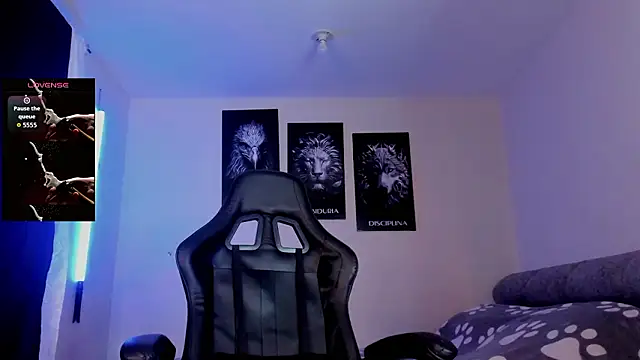 AUSTINN TORRES online show from February 3, 2026, 2:00 am