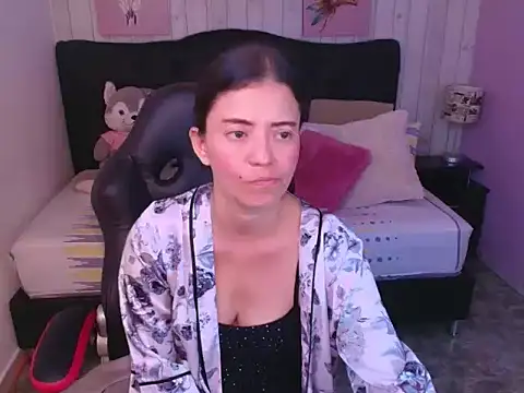 Snapshot of _Rachel_Jones_ chatting on February 3, 2026, 3:26 am Rachel Jones online show from February 3, 2026, 3:26 am