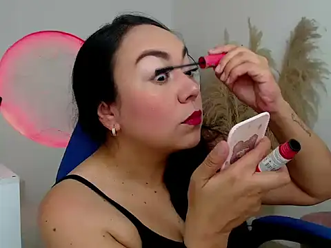 Yadis hot online show from November 10, 2025, 9:31 pm