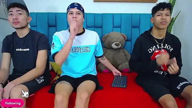 Snapshot of Hot_Boys_Latinos_X chatting on April 17, 2026, 5:05 pm Hot Boys Latinos X online show from April 17, 2026, 5:05 pm