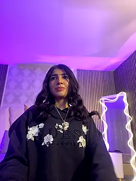 MAIILY TAY online show from November 15, 2025, 11:36 am