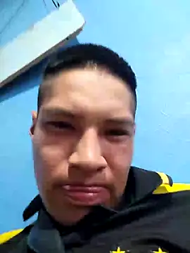 Snapshot of Ojitosbrrr chatting on November 2, 2025, 2:22 pm Ojitosbrrr online show from November 2, 2025, 2:22 pm