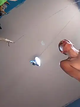 Snapshot of Ojitosbrrr chatting on November 22, 2025, 8:18 pm Ojitosbrrr online show from November 22, 2025, 8:18 pm