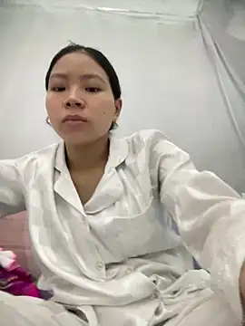 Milk xx online show from November 3, 2025, 2:53 pm