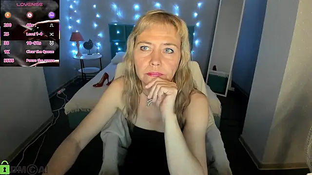 Snapshot of Carla_Vogue chatting on February 28, 2026, 1:00 pm Carla Vogue online show from February 28, 2026, 1:00 pm