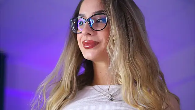 MaddieBryggs online show from November 29, 2025, 10:04 am