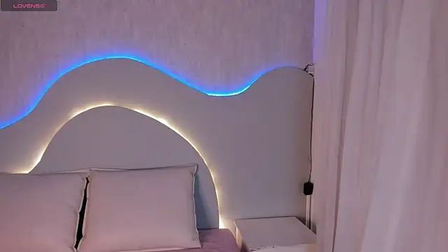 EmiliClarke online show from January 13, 2026, 7:40 pm