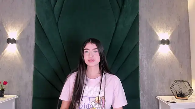 EmiliClarke online show from April 6, 2026, 11:33 am