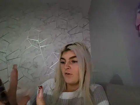 rosie-hipstergal online show from November 10, 2025, 11:54 pm