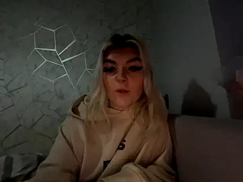 rosie-hipstergal online show from November 30, 2025, 12:00 am